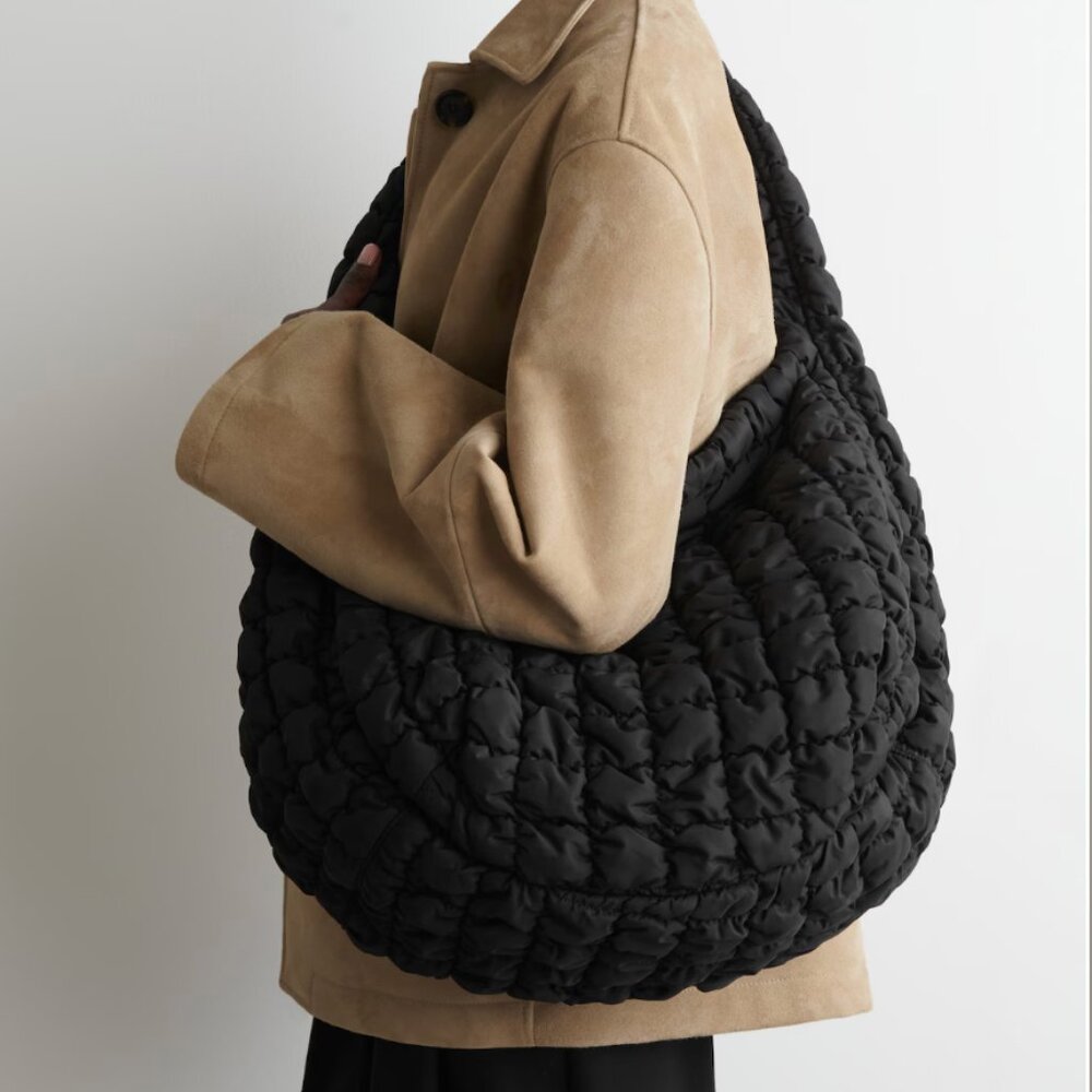 COS OVERSIZED QUILTED CROSSBODY BAG - BLACK